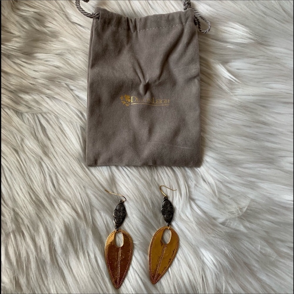 NWOT Devon Leigh Leaf Earrings 18 K Gold Plated